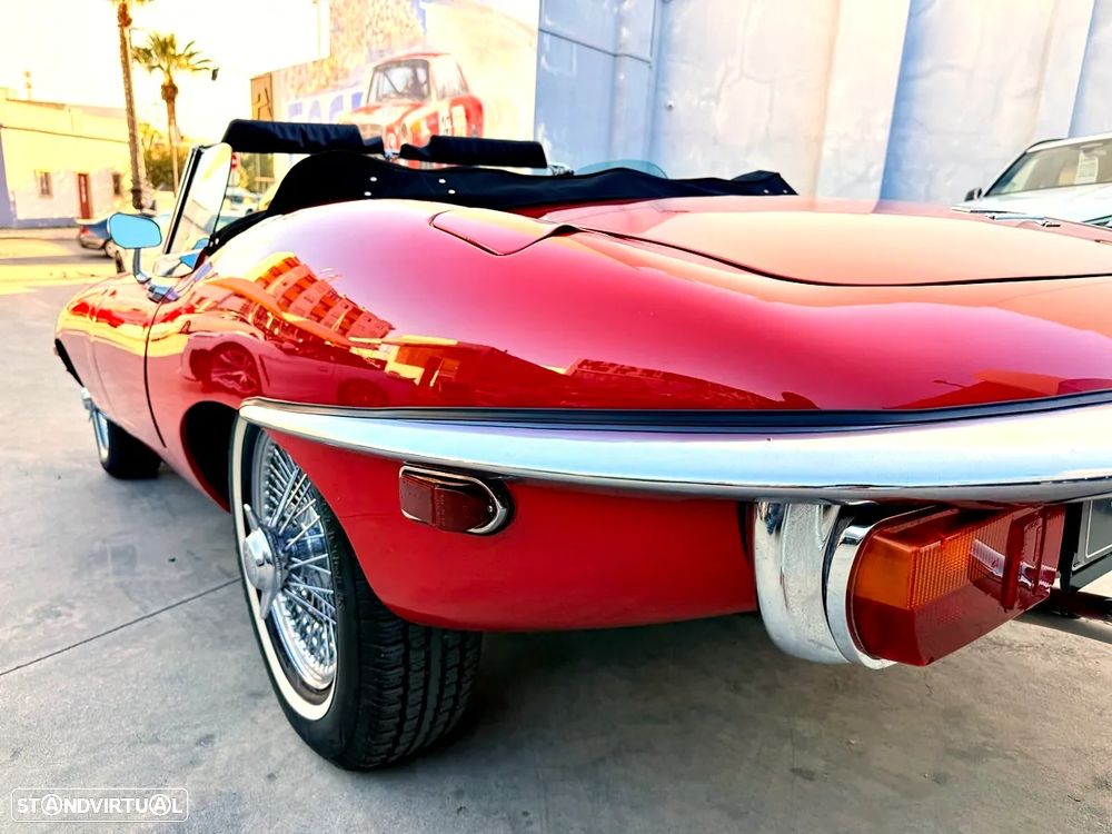 Jaguar E-Type - 52