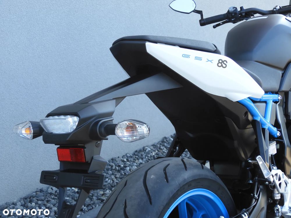 Suzuki GSX - 16
