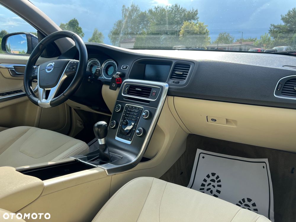 Volvo V60 D5 Momentum - 31