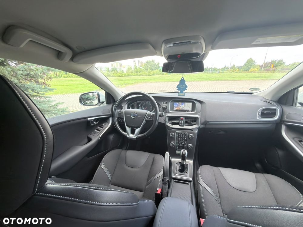 Volvo V40 T3 R-Design Momentum - 24