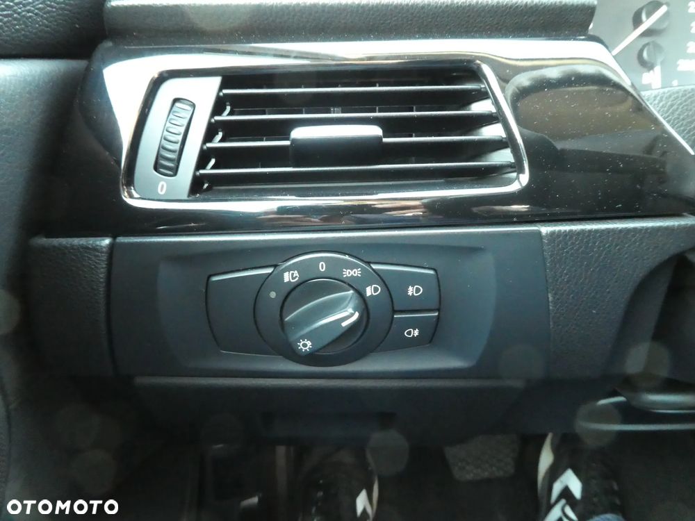 BMW Seria 3 335i xDrive - 22