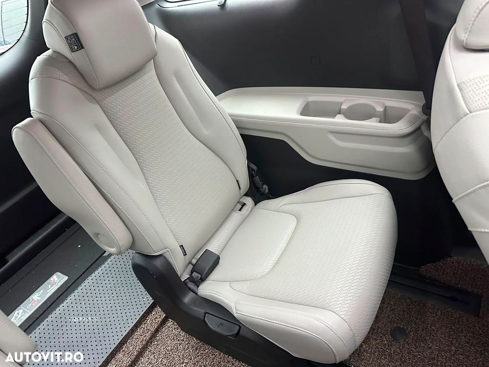 KIA Carnival 2021 — imagine 32