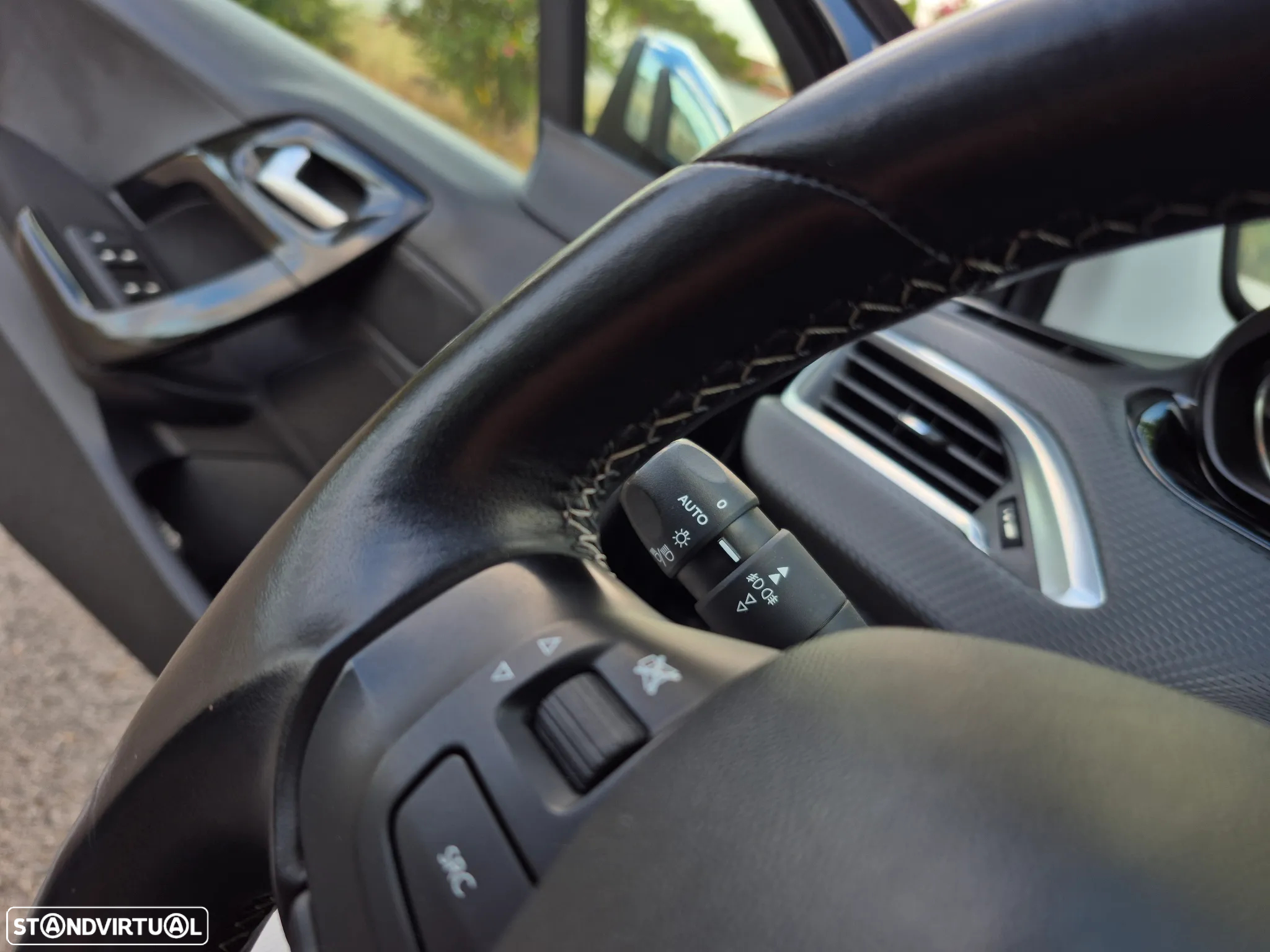 Peugeot 208 1.2 PureTech Allure EAT6 - 18