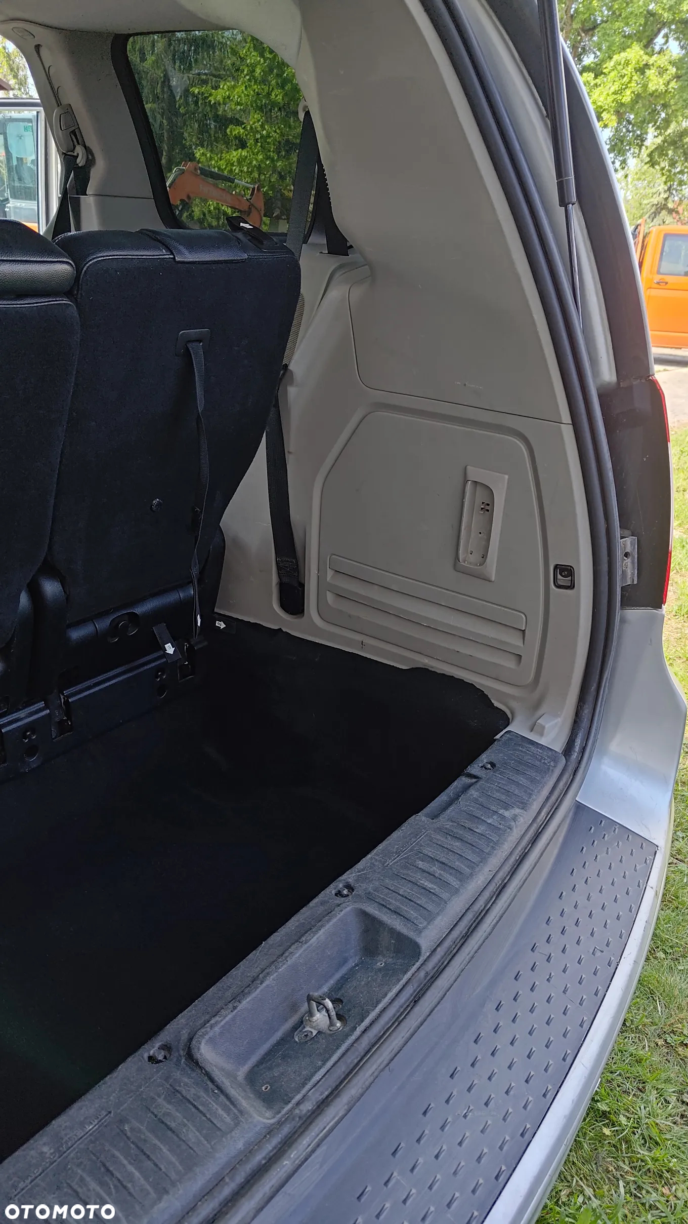 Chrysler Town & Country - 19