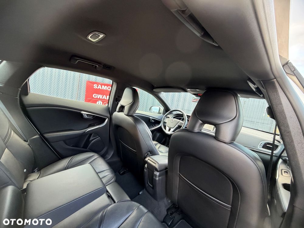 Volvo V40 D3 Momentum - 35
