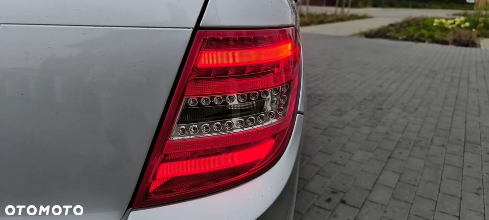 Mercedes-Benz Klasa C 220 CDI DPF Automatik Avantgarde - 21