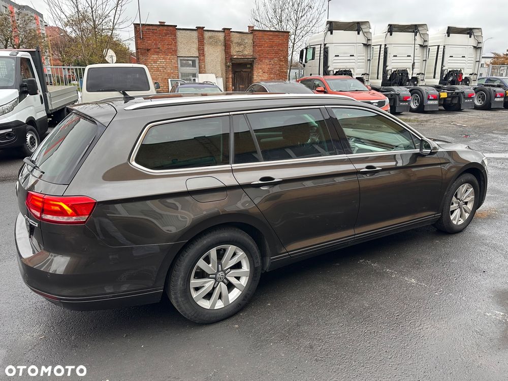 Volkswagen Passat 2.0 TDI DSG (BlueMotion Technology) Trendline - 4