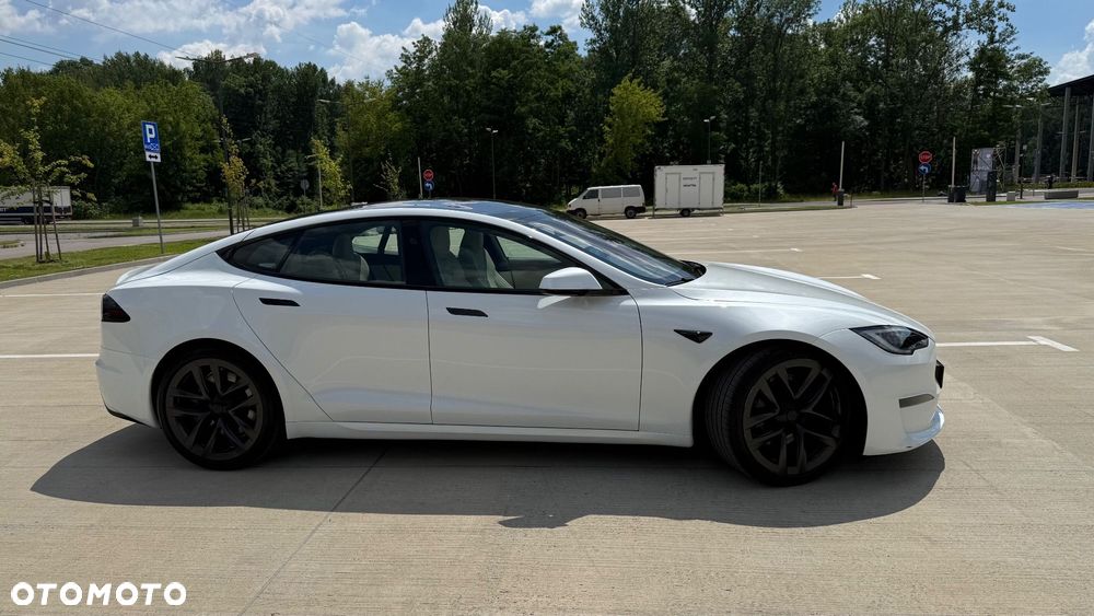 Tesla Model S - 16
