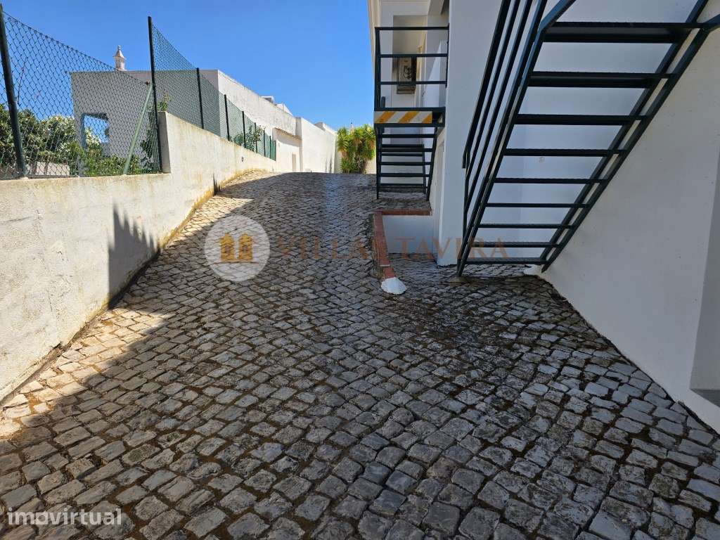 # Moradia T2 com Box, Piscina e Jardim - Condomínio Privado - Grande imagem: 5/37