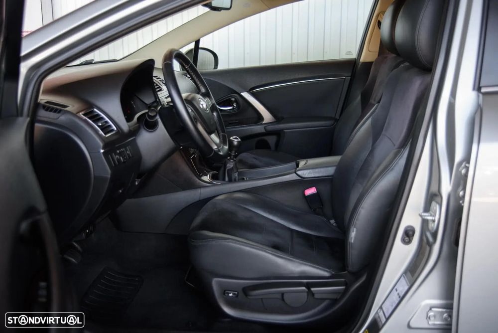 Toyota Avensis SD 2.0 D-4D Exclusive - 27