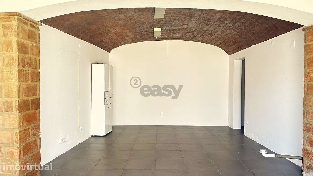 Espaço Comercial/Serviços com Elevado Potencial na Entrada de Borba - Grande imagem: 2/17