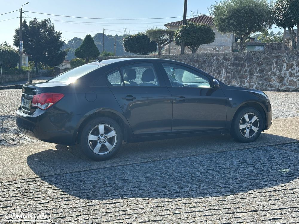 Chevrolet Cruze 1.6 LS - 11