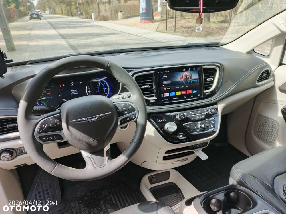 Chrysler Pacifica - 15