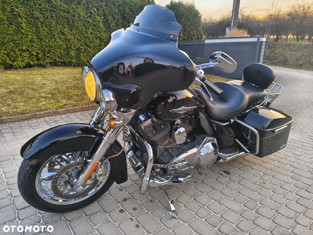 Harley-Davidson CVO Street Glide - 16