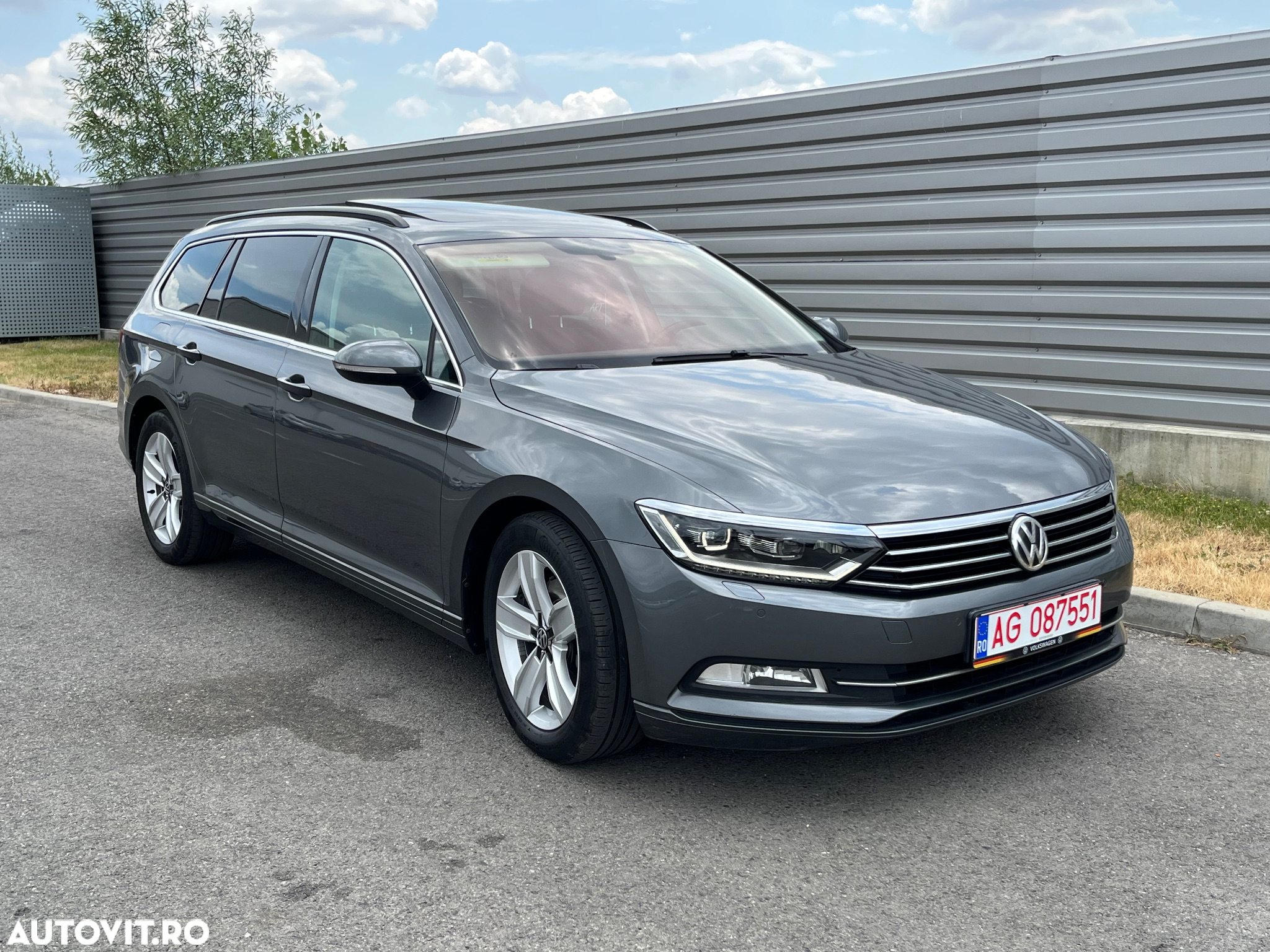 Volkswagen Passat - 12