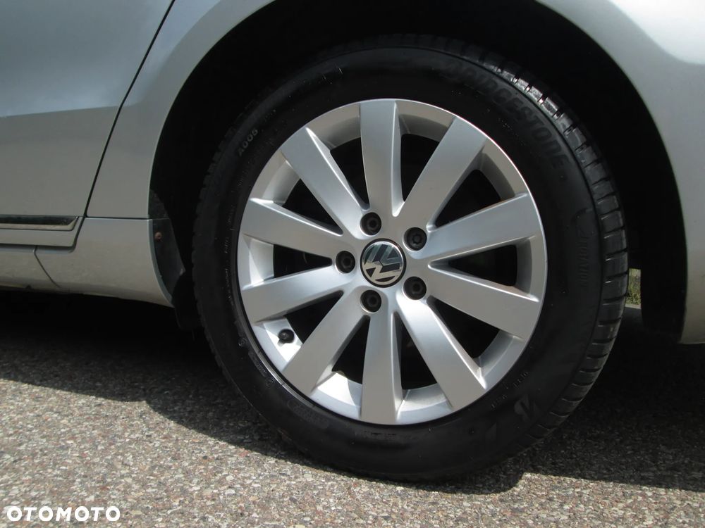 Volkswagen Passat 2.0 TDI DPF BlueMotion Technology Comfortline - 18