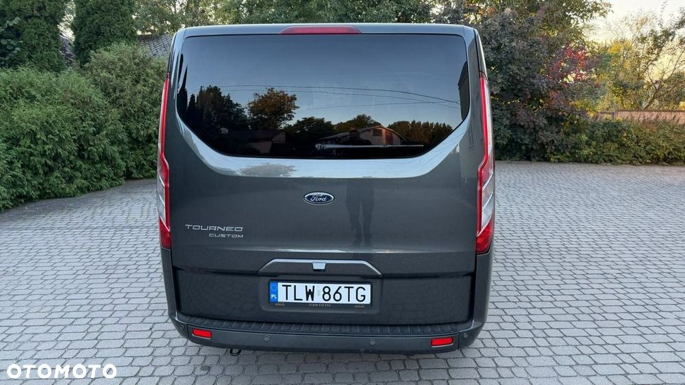 Ford Tourneo Custom - 13