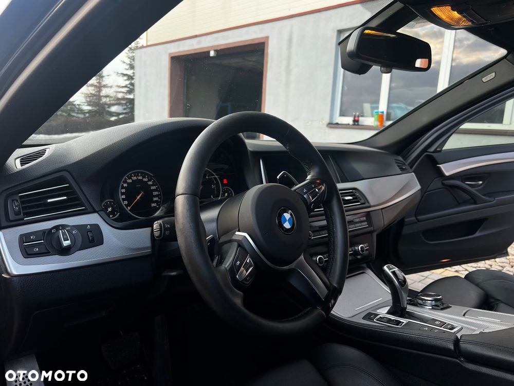 BMW Seria 5 525d xDrive - 26