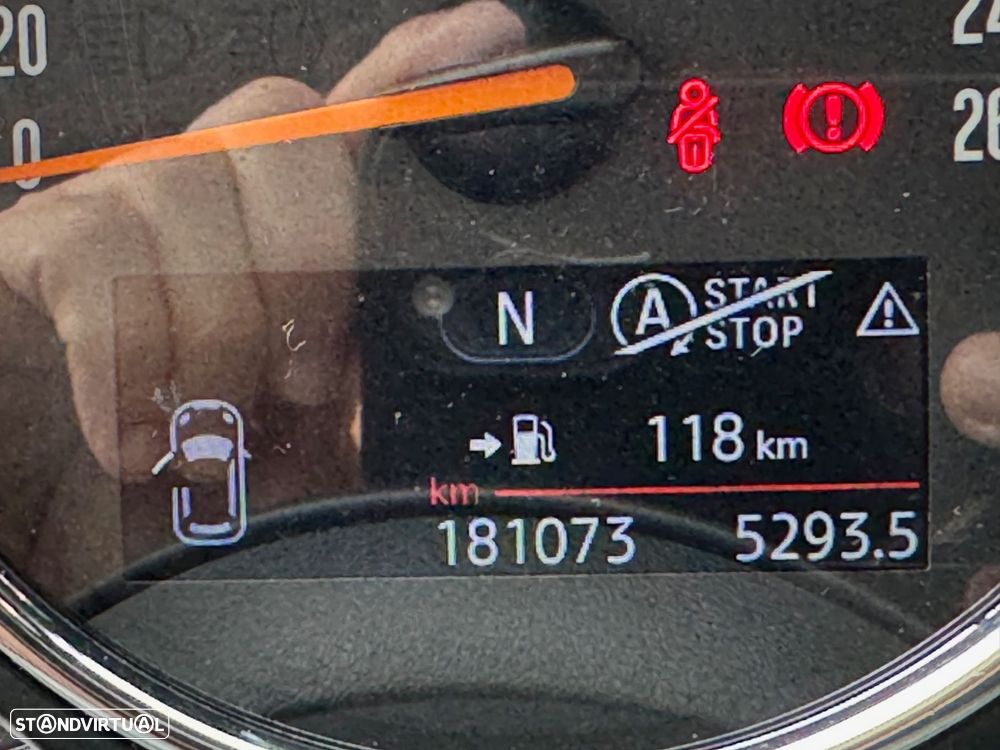 MINI 3 Portas Cooper D - 18