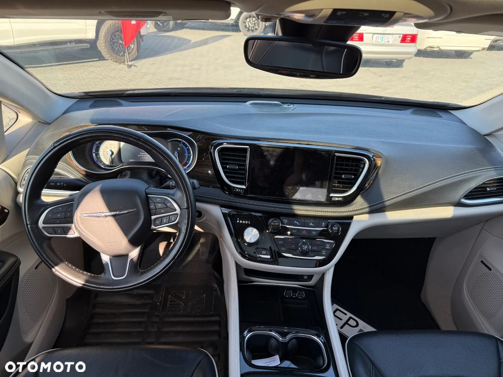 Chrysler Pacifica - 13