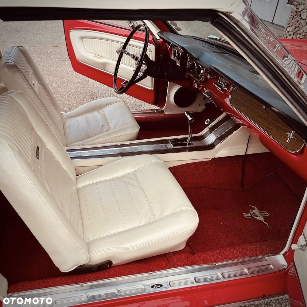 Ford Mustang - 8