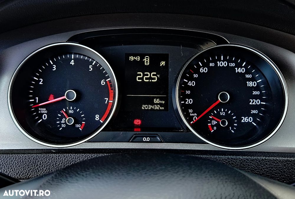 Volkswagen Golf - 22