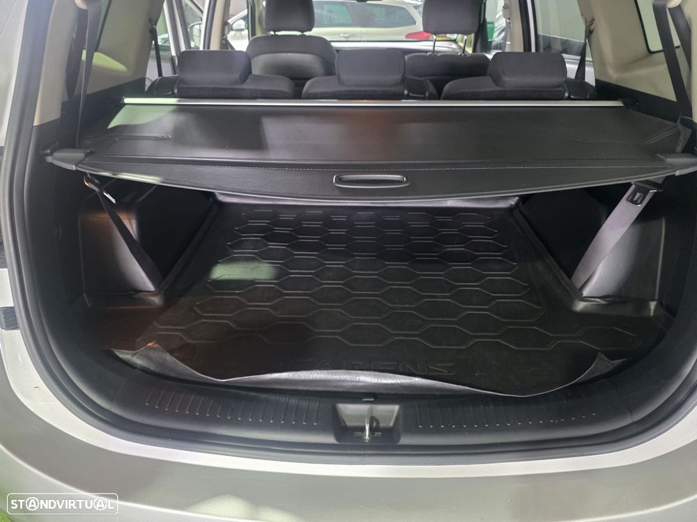 Kia Carens - 21