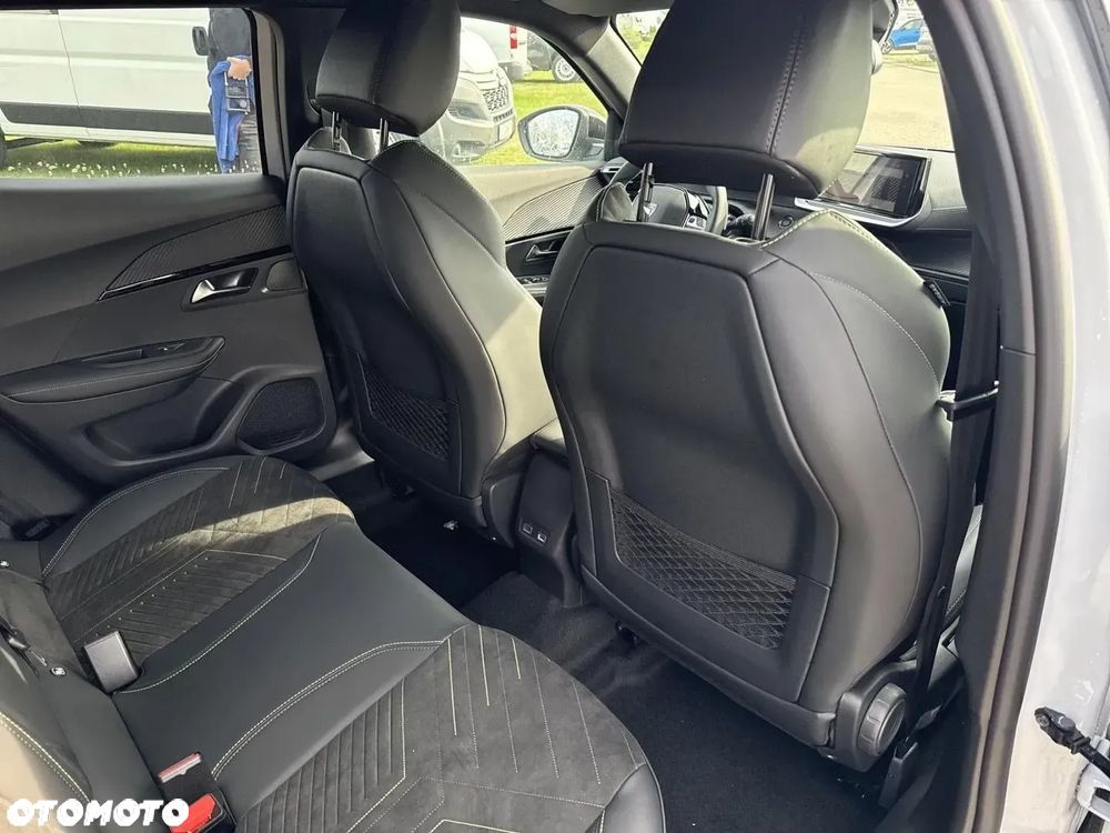 Peugeot 2008 Hybrid 145 e-DSC GT Exclusive - 14