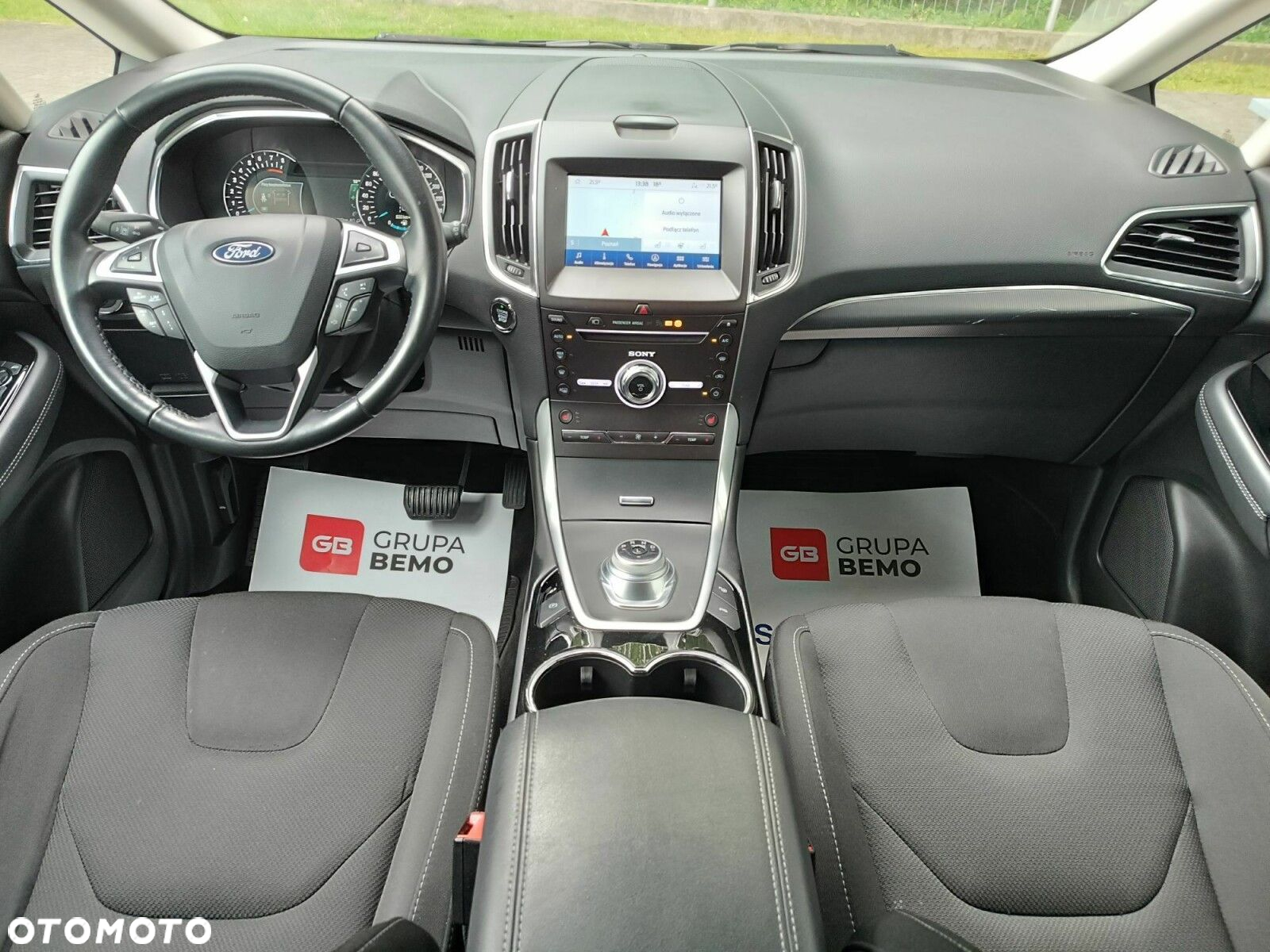 Ford S-Max - 12