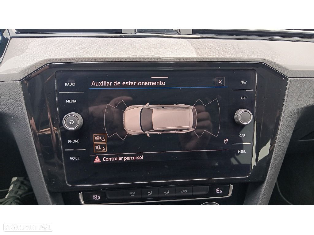 VW Passat Variant 2.0 TDi Business DSG - 19