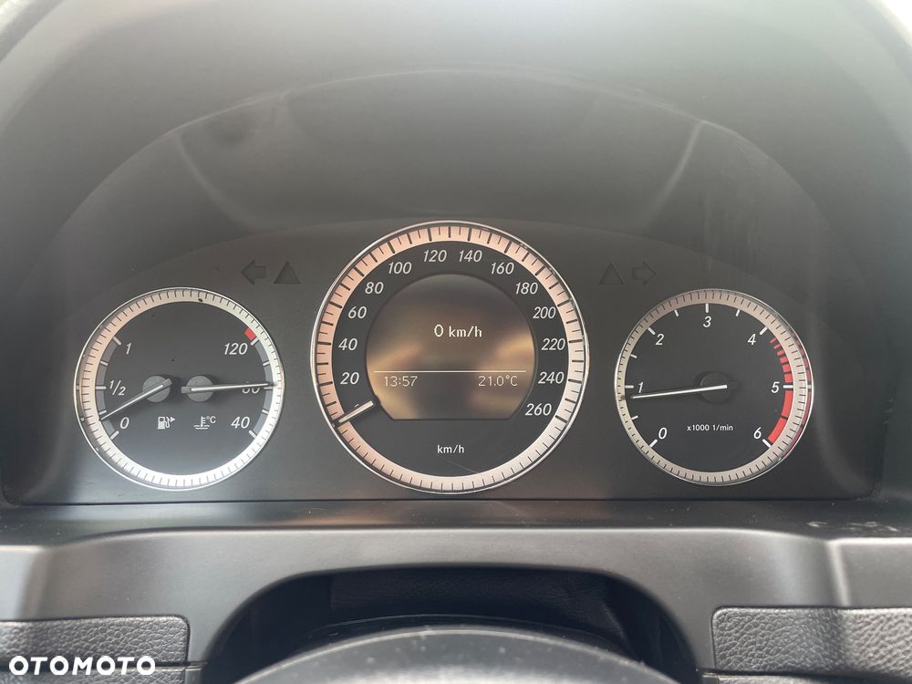 Mercedes-Benz Klasa C 200 CDI BlueEff Avantgarde - 39