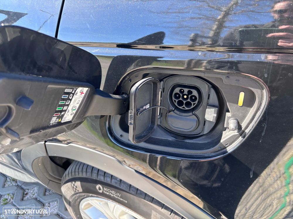 Land Rover Discovery Sport P300e SE - 52