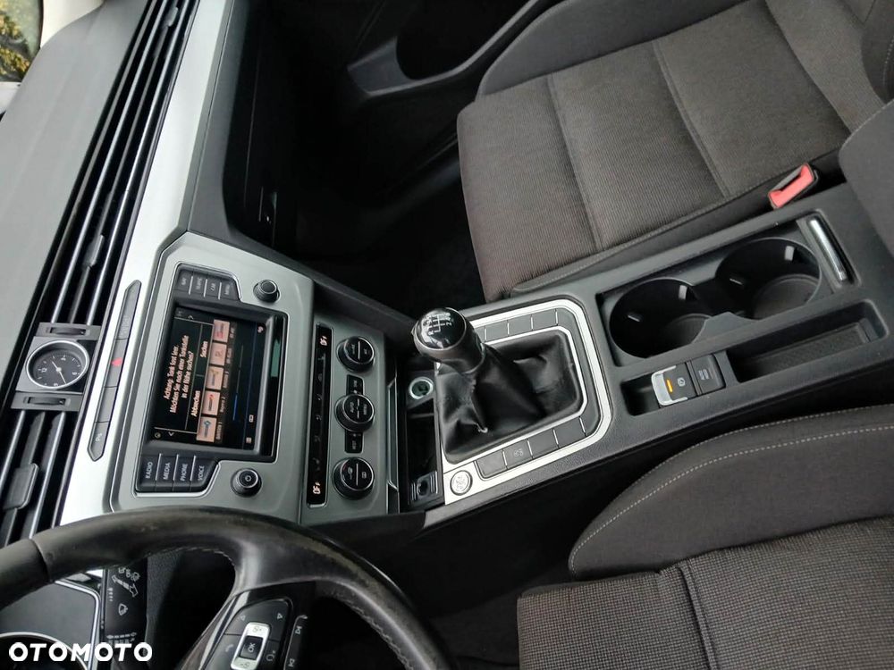 Volkswagen Passat 2.0 TDI (BlueMotion Technology) Comfortline - 24