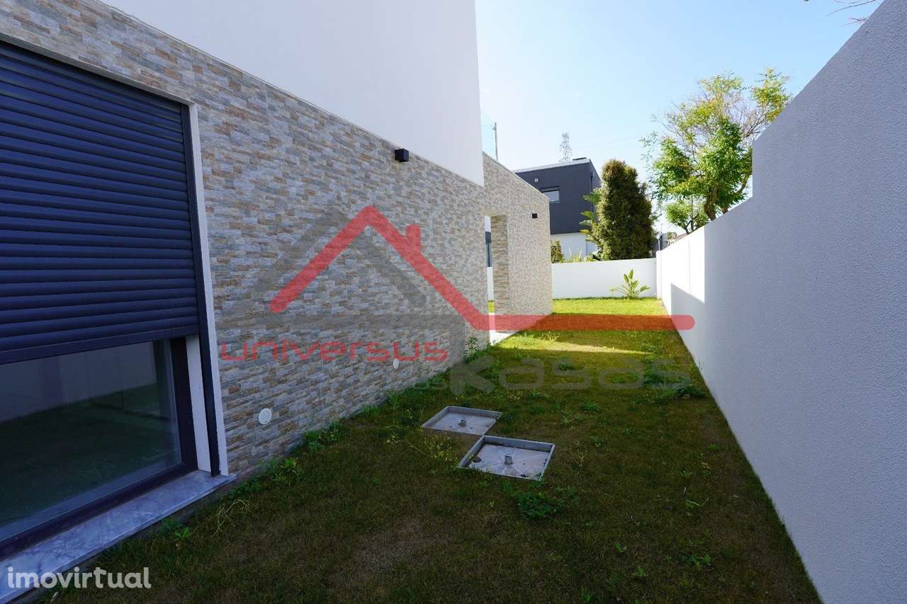 Moradia Nova Isolada V4 com Piscina Aires-Palmela - Grande imagem: 3/13