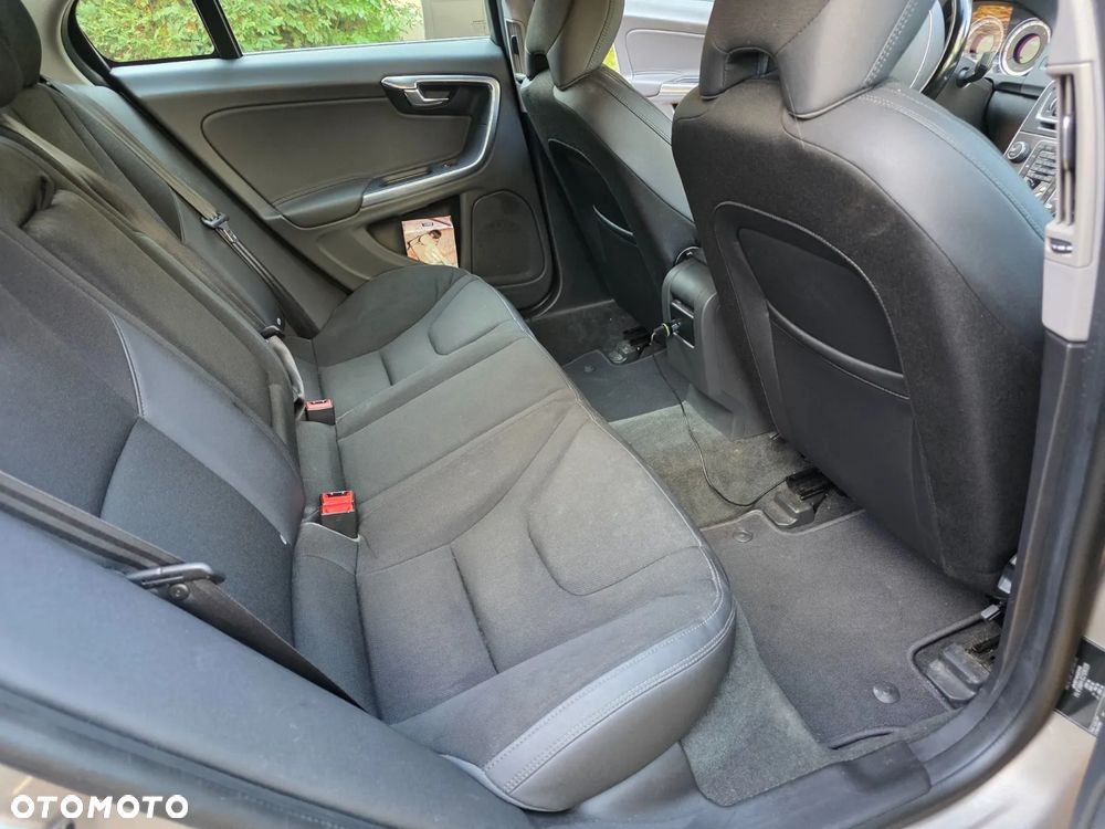 Volvo S60 D4 Momentum - 23