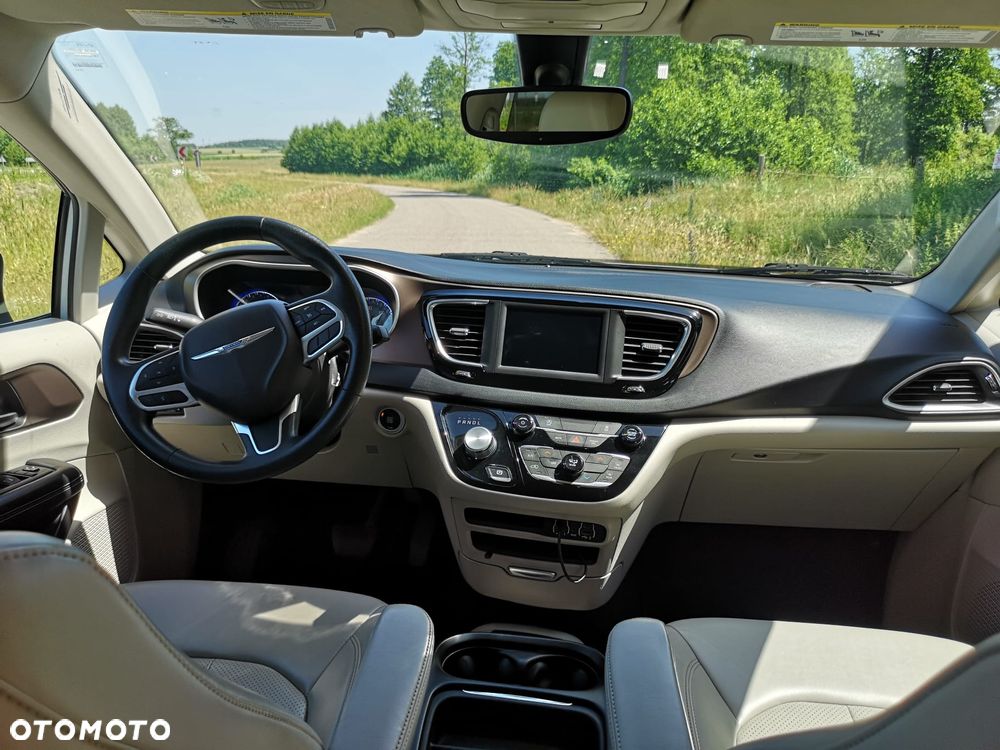 Chrysler Pacifica - 26