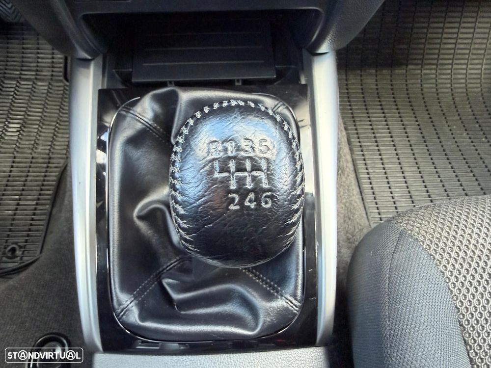 Mitsubishi L200 2.4 DI-D CD Sportbox Strakar 4WD - 24