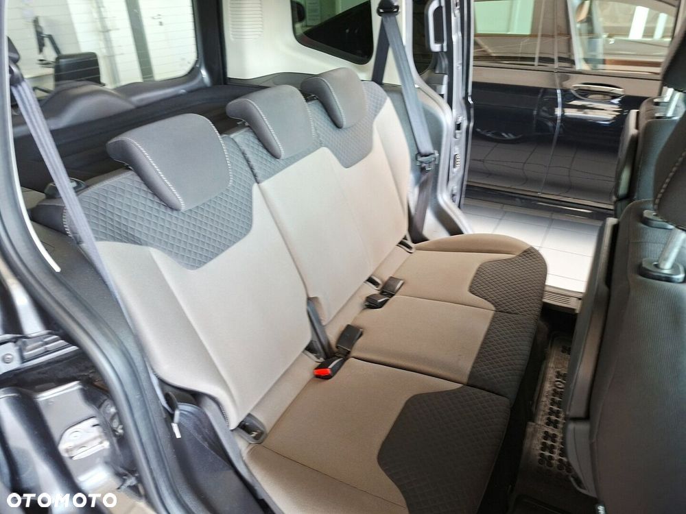 Ford Courier - 17