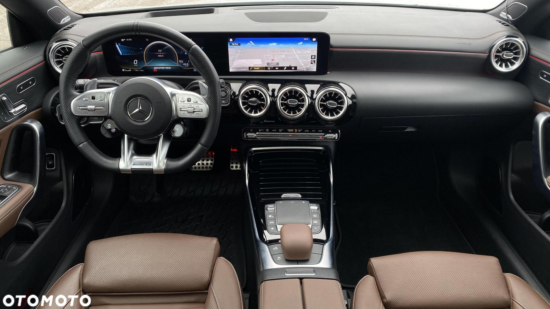 Mercedes-Benz CLA - 24