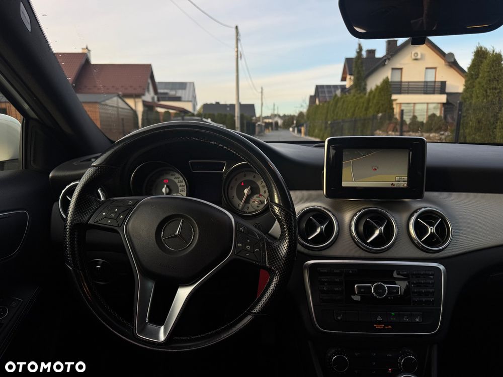 Mercedes-Benz GLA 200 Urban - 22