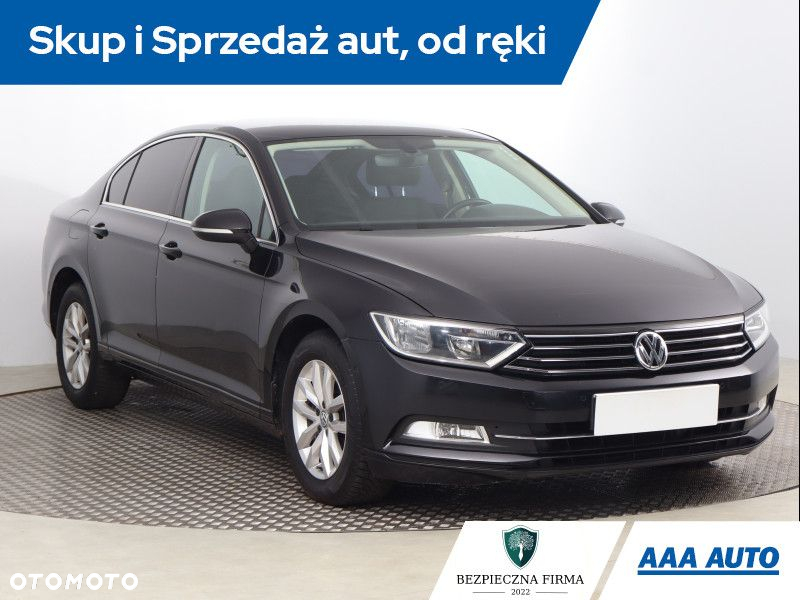 Volkswagen Passat - 2