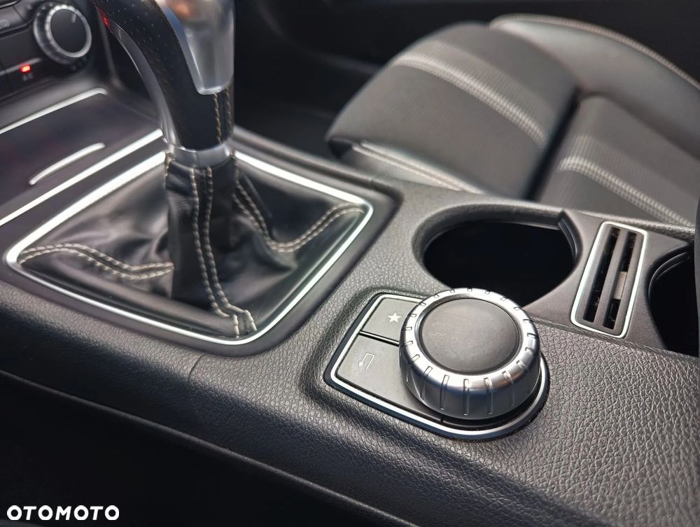 Mercedes-Benz GLA 200 Urban - 31