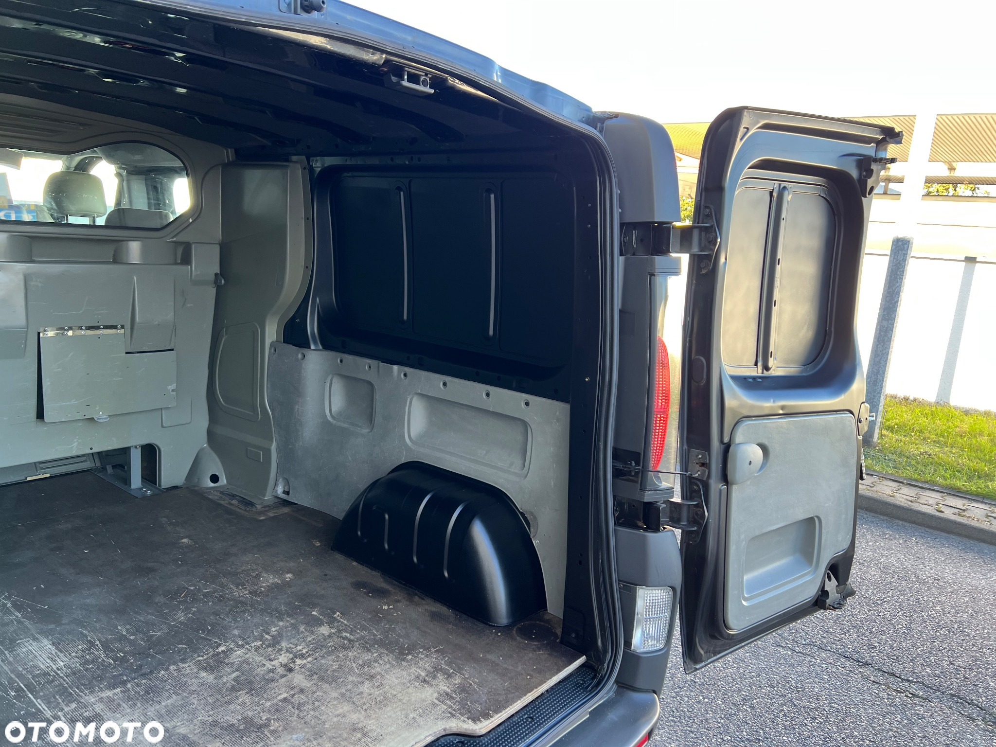 Opel Vivaro LONG - 32