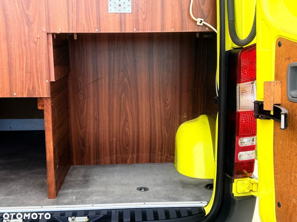 Mercedes-Benz Sprinter - 25