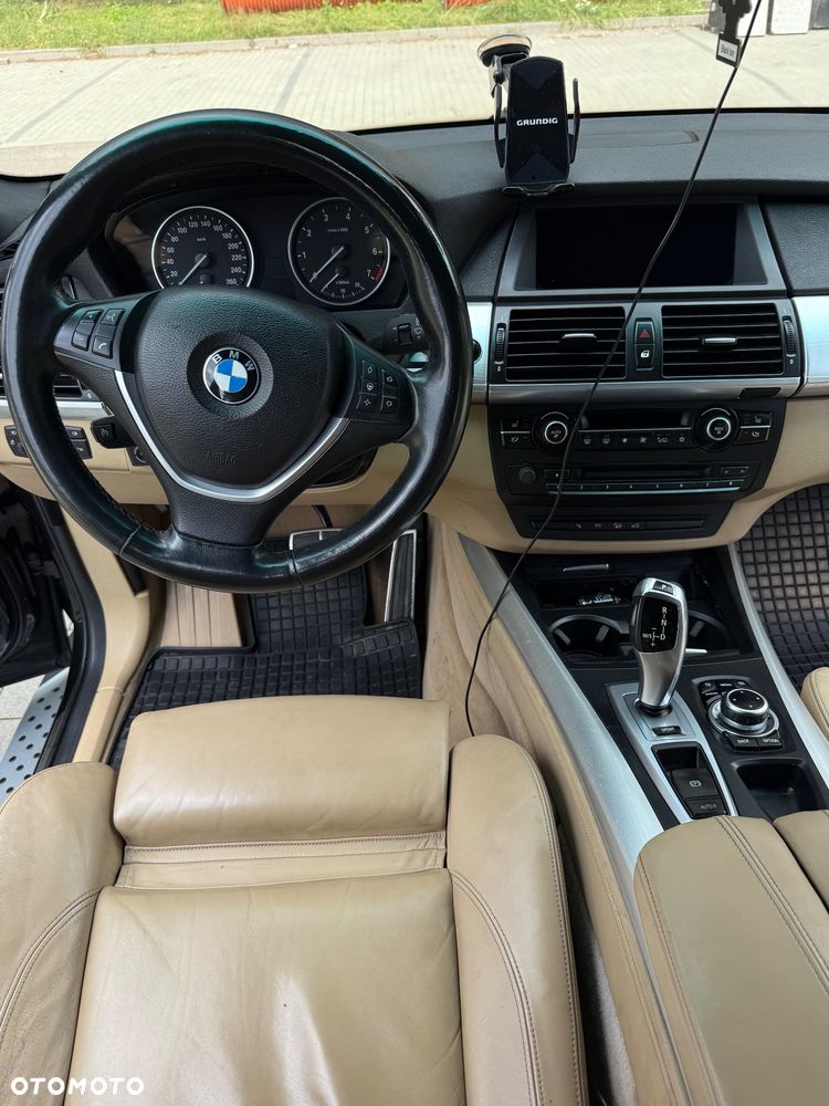 BMW X5 4.8i xDrive - 10