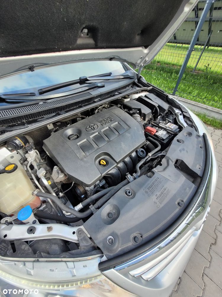 Toyota Avensis 1.8 Active MS - 11
