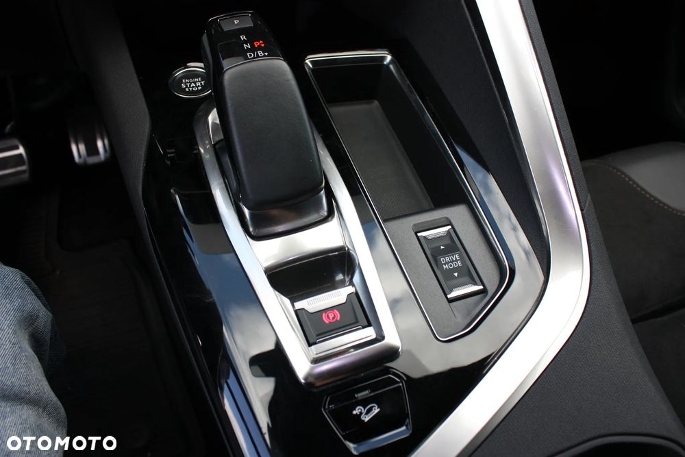 Peugeot 3008 Hybrid4 300 e-EAT8 GT - 33