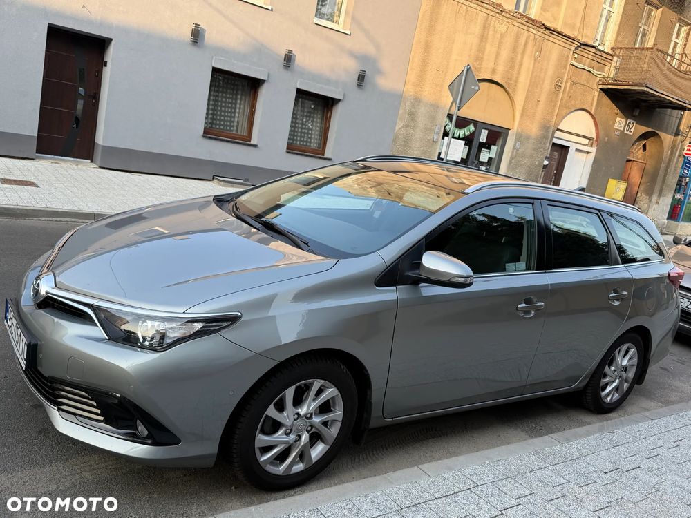 Toyota Auris Hybrid 135 Selection - 2