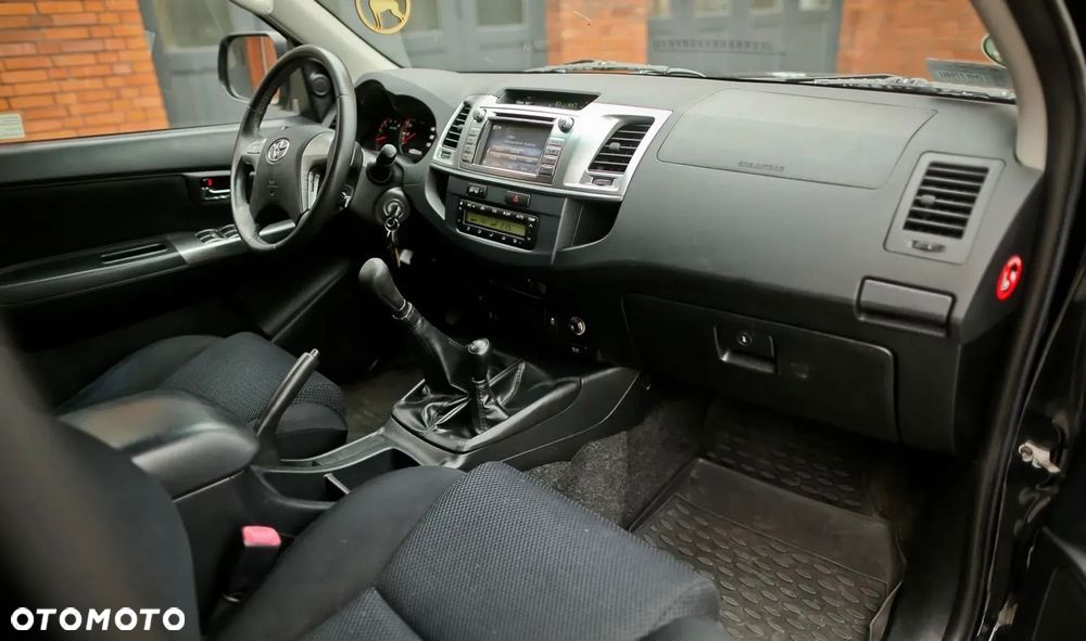 Toyota Hilux 3.0 D-4D Adventure - 12