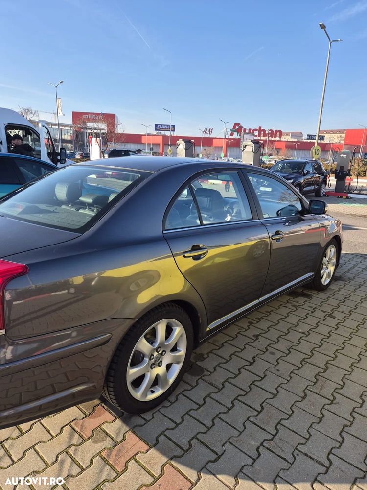 Toyota Avensis 2.0 Sedan Executive - 9